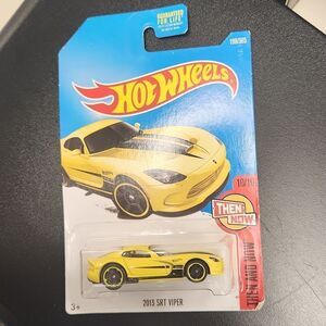 Hot Wheels 2015 SRT VIPER 2013 NIP